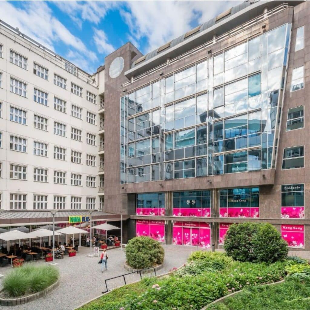 Rekonstruované nádvoří paláce Arha